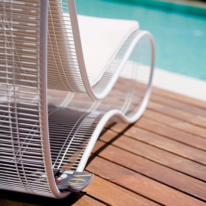 Luxury-Minimalist-Sun-Lounger---Ergonomic-Patio-and-Beach-Chair-4